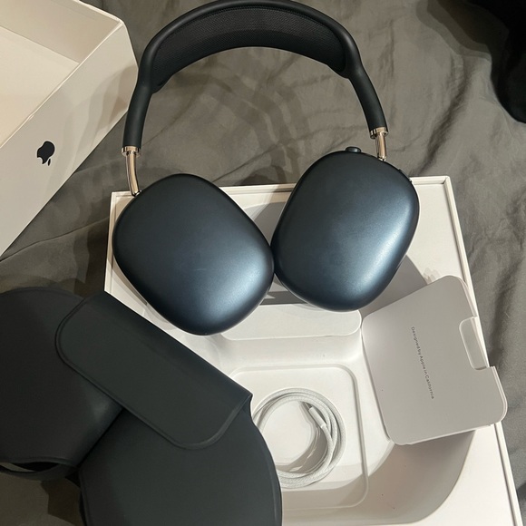 Apple Airpod Pro Max USB-C - Picture 5 of 5